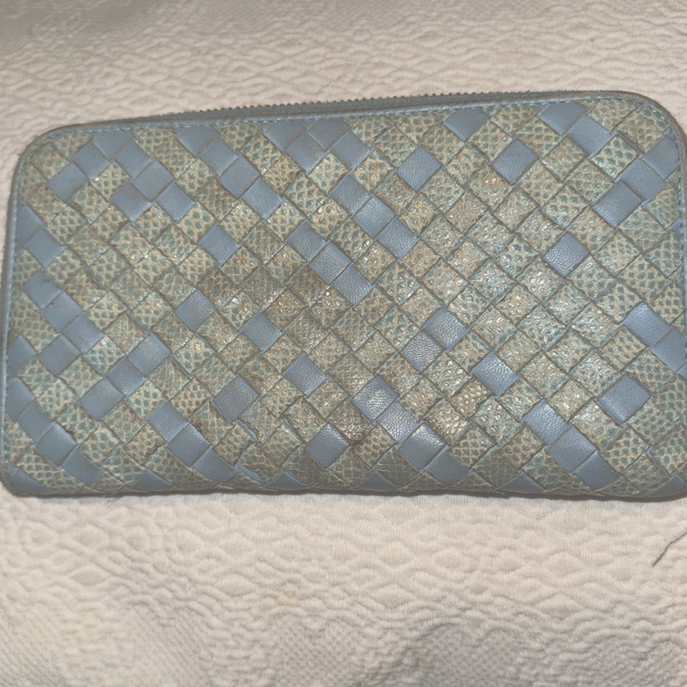 BOTTEGA VENETA GORGEOUS VINTAGE INTRECCIATO ZIP WALLET IN LIGHT BLUE & PATTERN